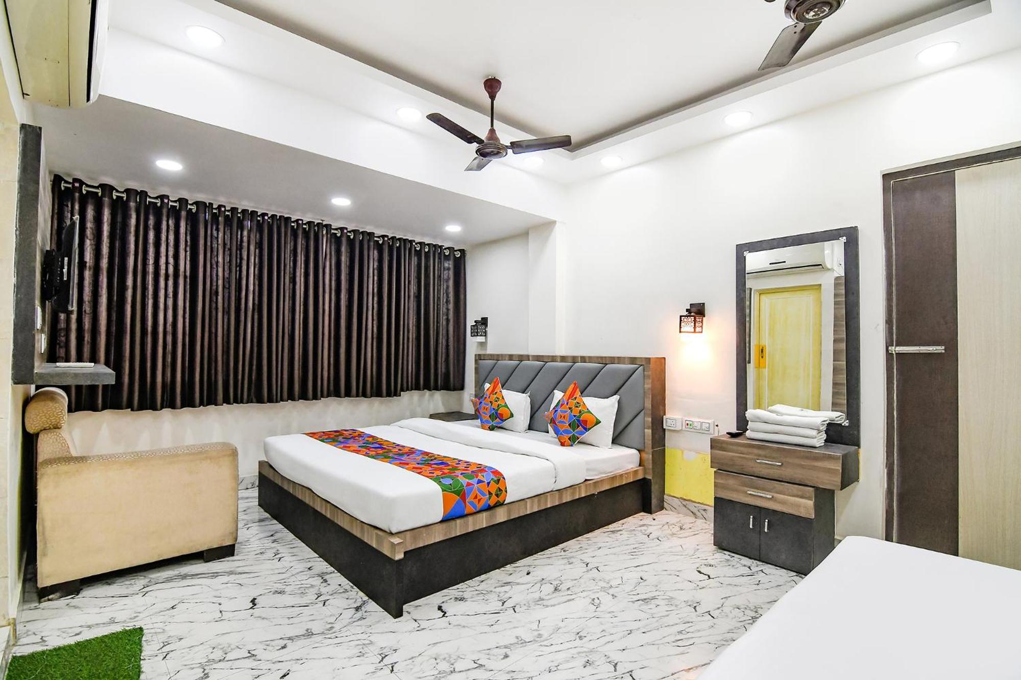 Готель Fabexpress Sr Royale - Nr Sealdah Station Колката Екстер'єр фото