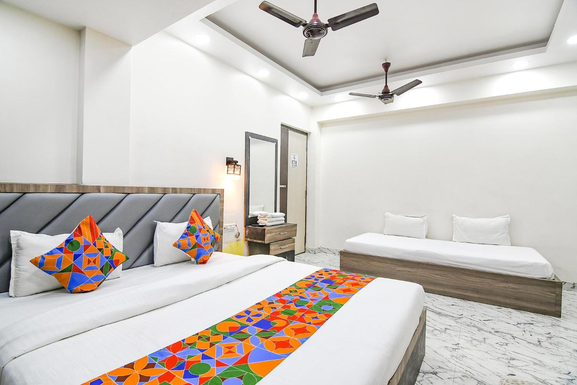 Готель Fabexpress Sr Royale - Nr Sealdah Station Колката Екстер'єр фото