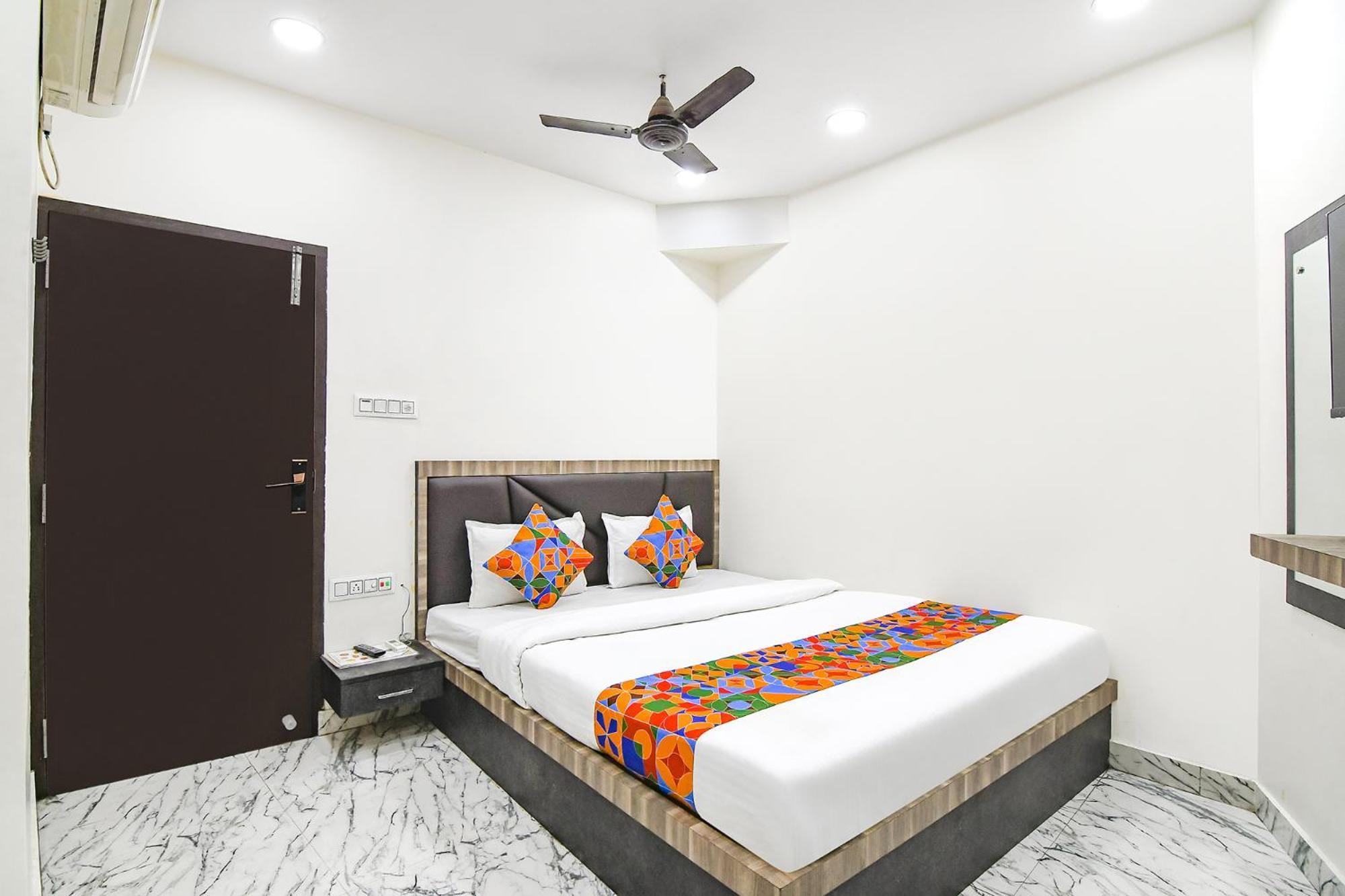 Готель Fabexpress Sr Royale - Nr Sealdah Station Колката Екстер'єр фото