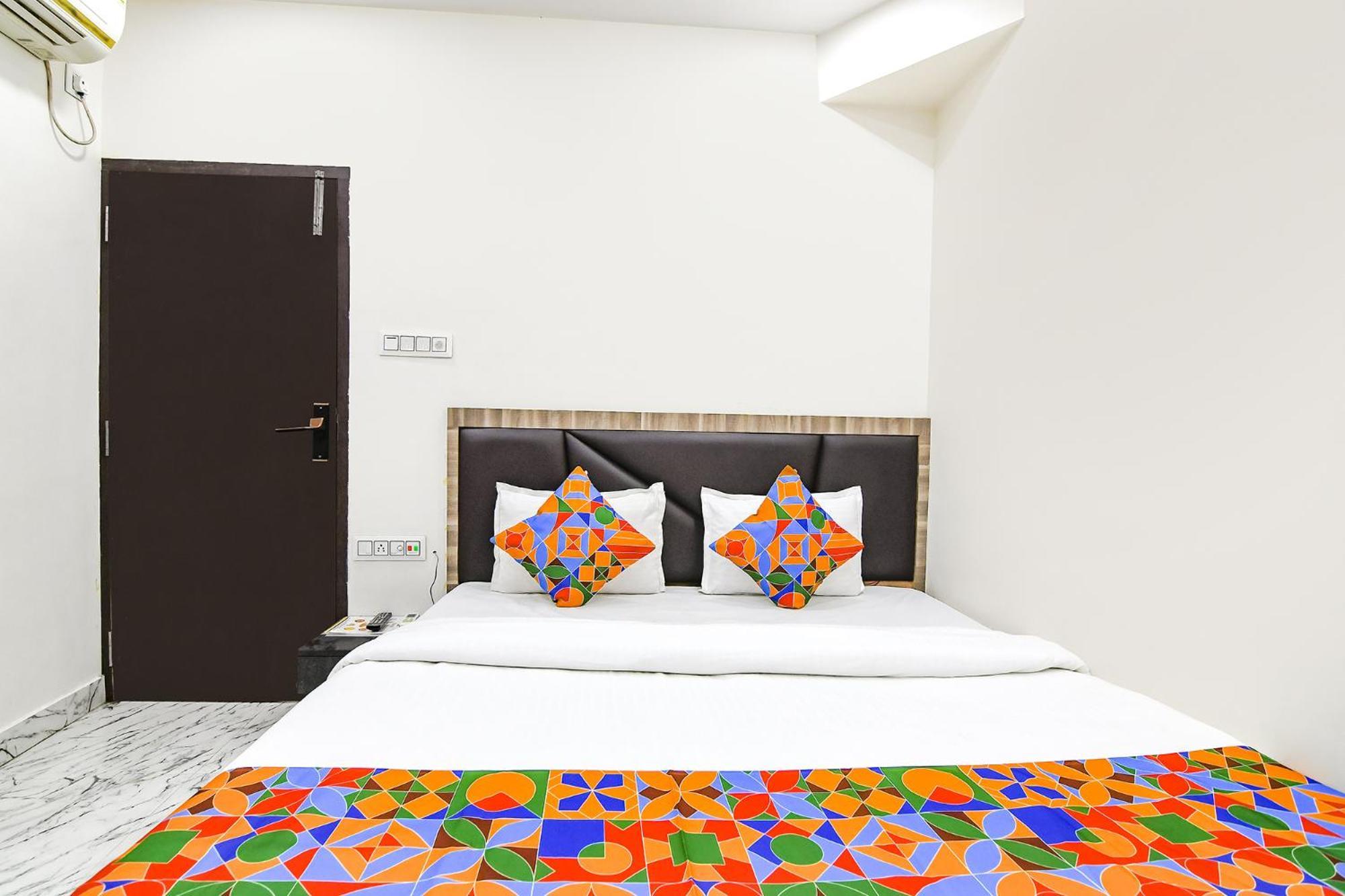 Готель Fabexpress Sr Royale - Nr Sealdah Station Колката Екстер'єр фото